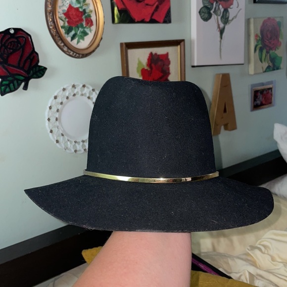 Janessa Leone Accessories - Janessa Leone'